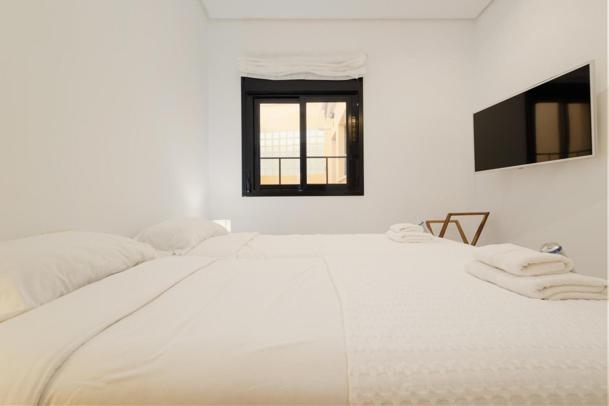 Apartment 3 Bedroom Apartment, With Private Garden And Terrace, In Puerto Banus *