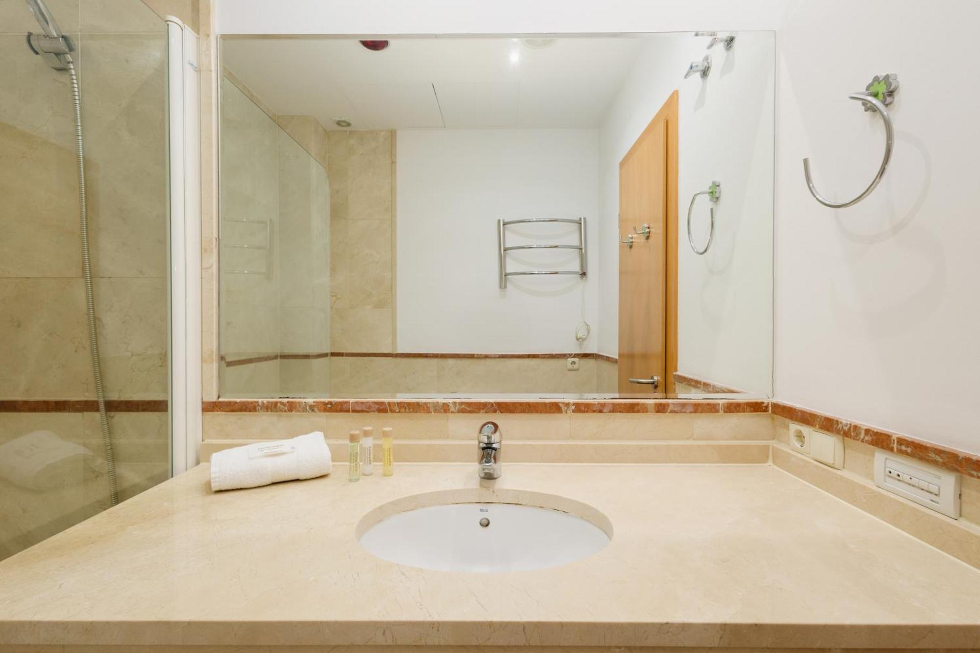 Apartment 3 Bedroom Apartment, With Private Garden And Terrace, In Puerto Banus *