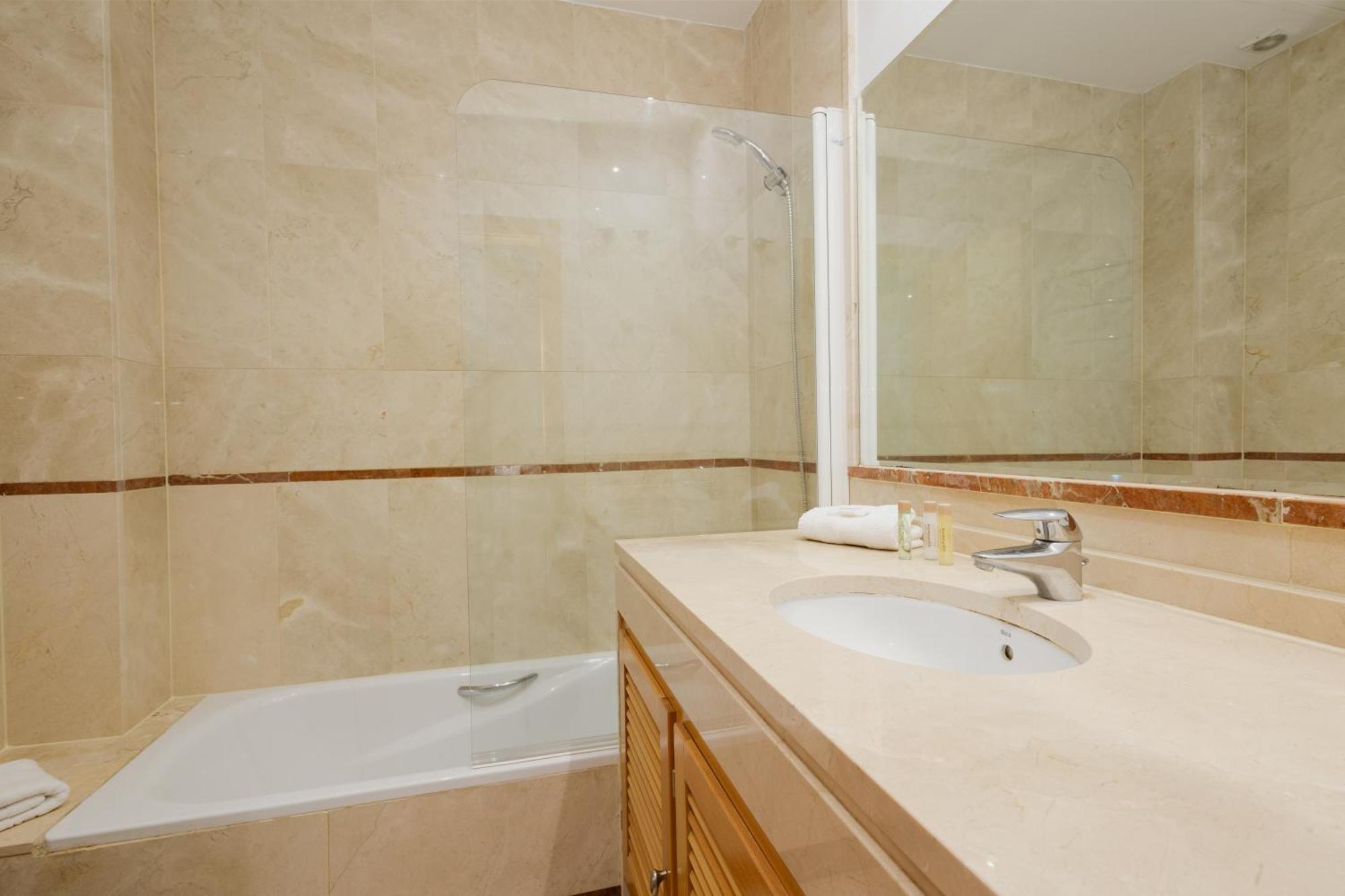 Apartment 3 Bedroom Apartment, With Private Garden And Terrace, In Puerto Banus Marbella